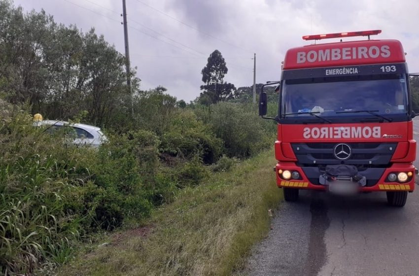  Motorista sofre ataque epilético e carro sai da pista na BR-280