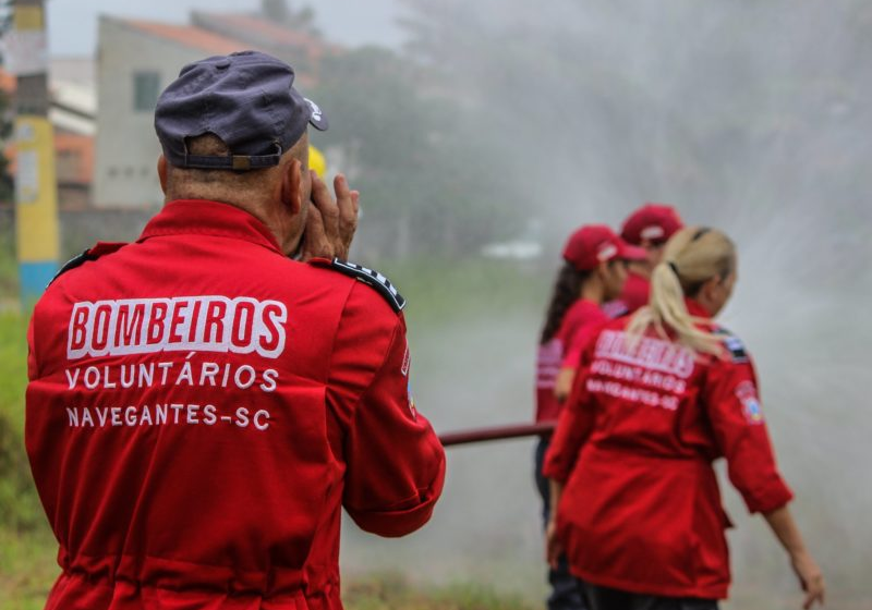  Vítima de estupro é encontrada em restinga de praia com o rosto desfigurado  