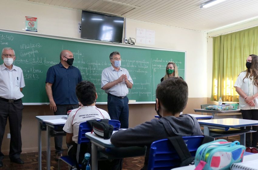  Política: Voltas às aulas…Tomazini…DEM…Chicão…