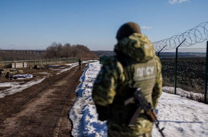  Exército russo confirma início de bombardeios na Ucrânia