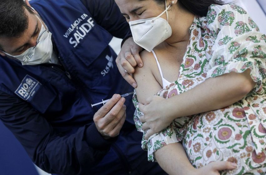  Presidente sanciona lei que prevê retorno de grávidas ao presencial