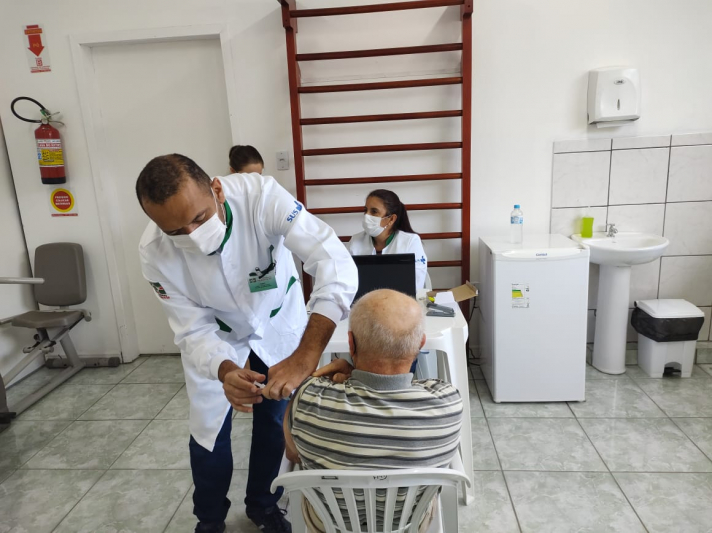  Segunda dose de reforço para idosos acima de 80 anos