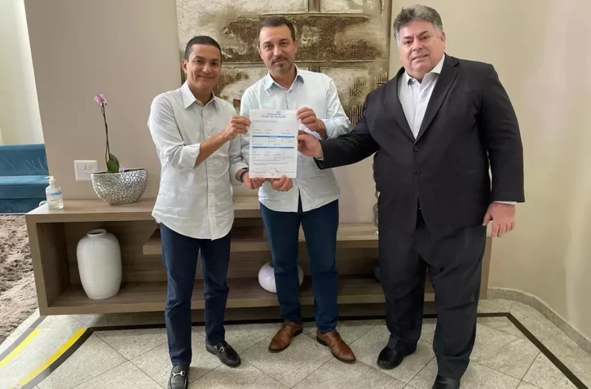   Carlos Moisés, se filia ao Republicanos