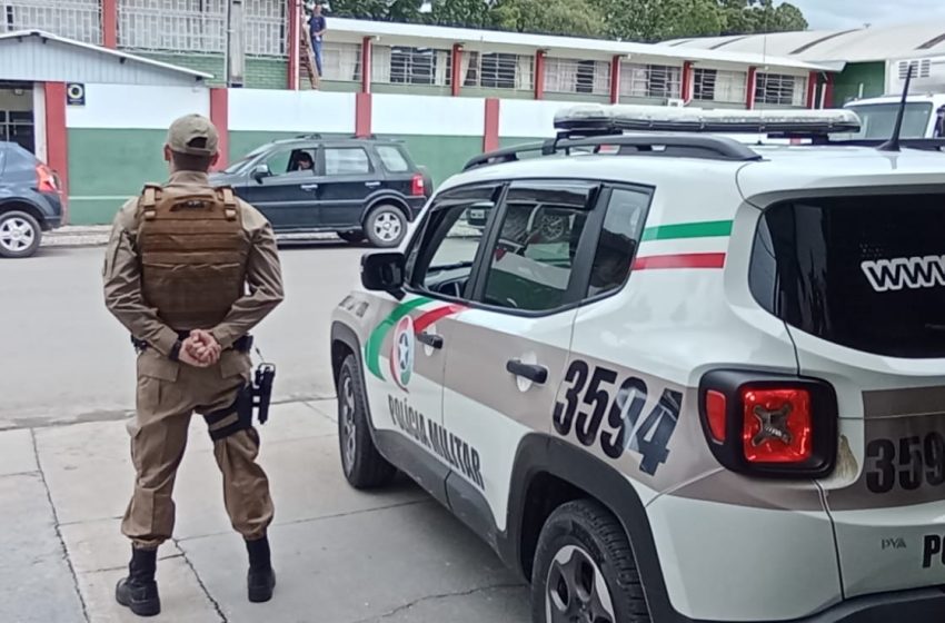 Presença policial na saída das escolas traz segurança para alunos e professores