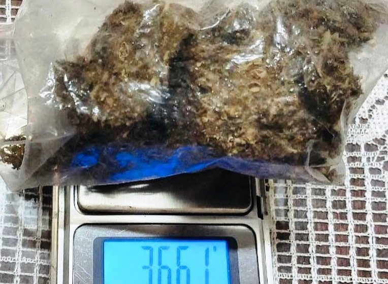  Traficante de 16 anos apreendida em escola