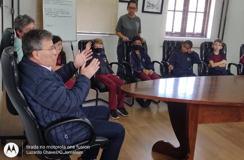  Gabinete aberto aos estudantes