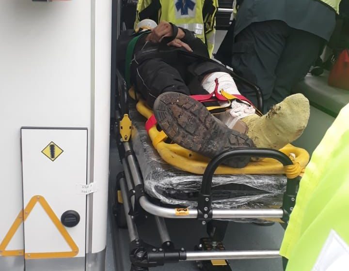  Queda de moto deixa condutor ferido