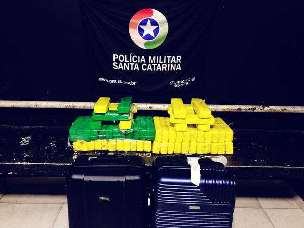  ‘Mula’ do tráfico é presa ao tentar embarcar com 34 quilos de maconha em Navegantes