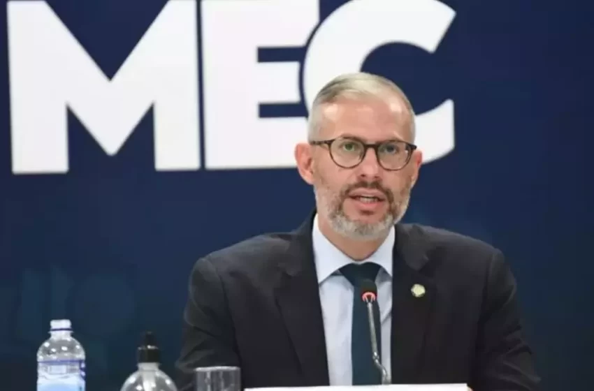  Governo Federal oficializa novo ministro da Educação