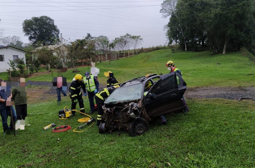 Acidente deixa três feridos