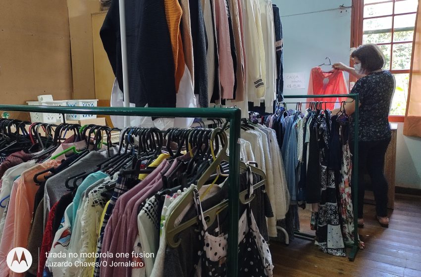  Bazar solidário vai até 16 horas