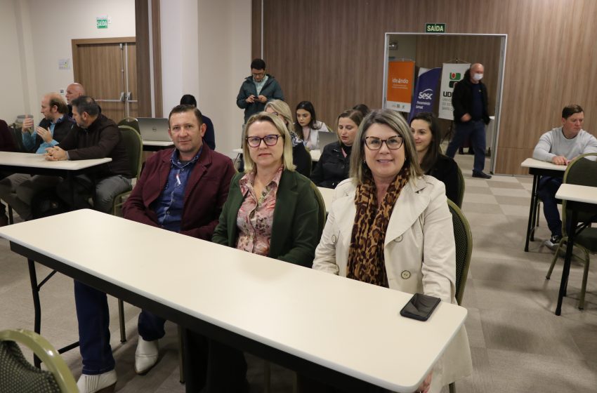  Vereadores participam de  evento pela inovação