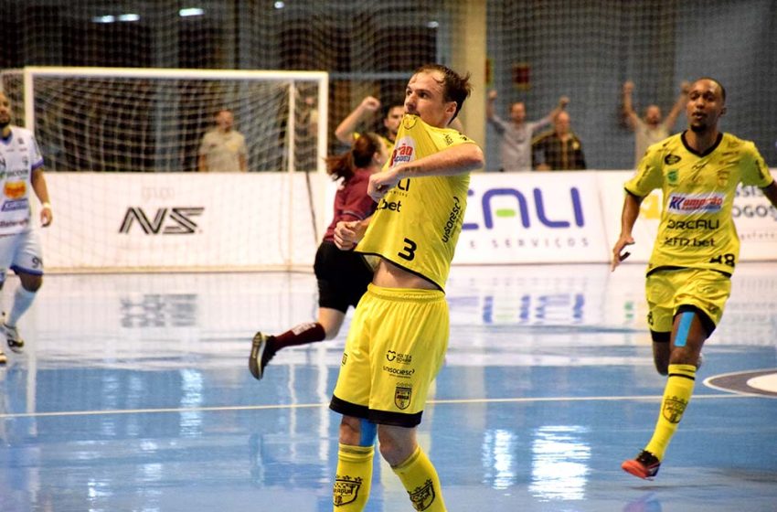 Jaraguá Futsal bate Umuarama e pula para sexto lugar na LNF
