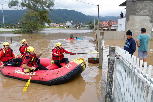  Em SC ao menos 94 municípios tiveram prejuízos com as chuvas