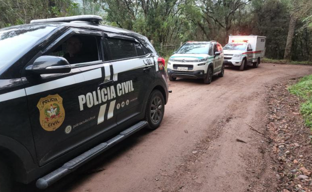  Jovem encontrado morto a tiros