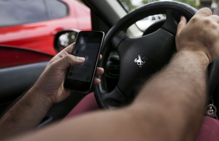  Maio Amarelo: associação alerta para riscos do celular ao volante