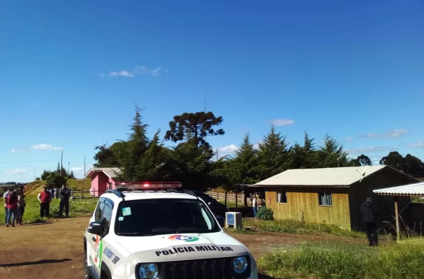  Jovem é assassinada a tiro na porta de casa