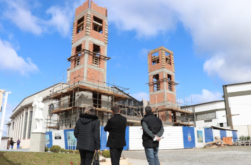  Em missa, padre anuncia asfalto à comunidade