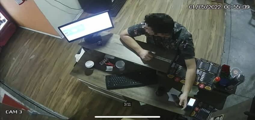  Furtou celular e se deu mal