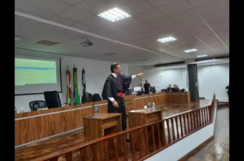  Quarteto é condenado por matar homem com 237 facadas em Joinville