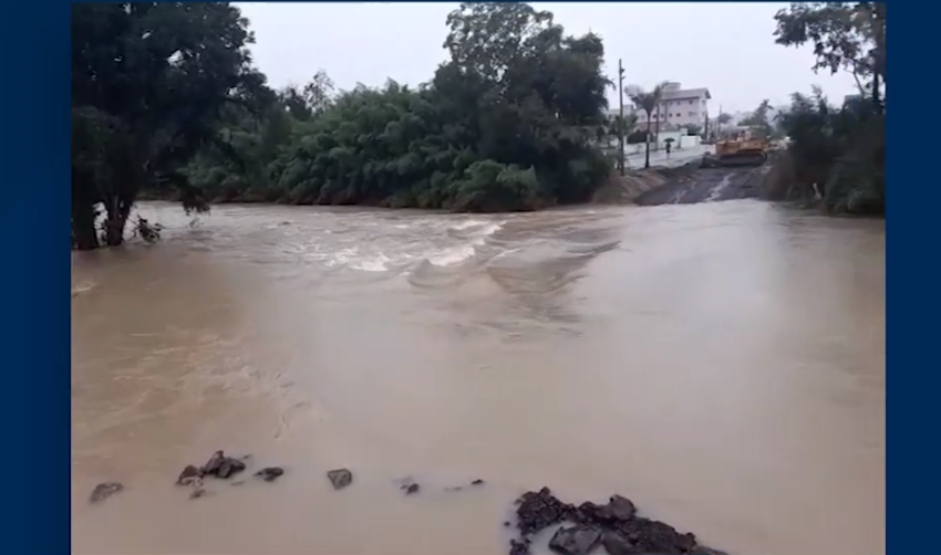  Chuva provoca alagamentos e cria caos no trânsito de Pouso Redondo