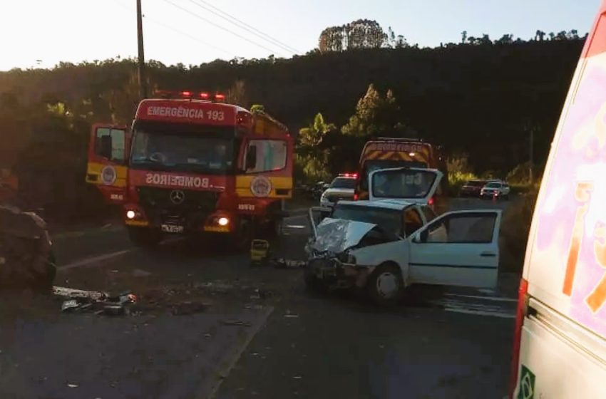  DUAS MORTES: Colisão frontal deixa dois mortos