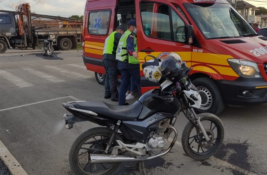  Colisão entre motos leva condutor a Hospital
