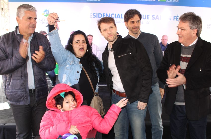  SANTA FÉ: Casas foram entregues oficialmente