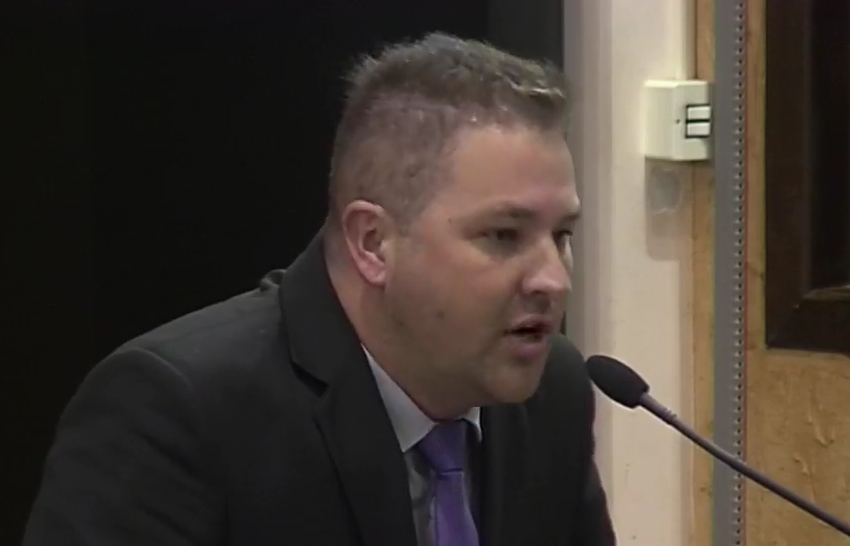  De terno e gravata, Vargas foi empossado