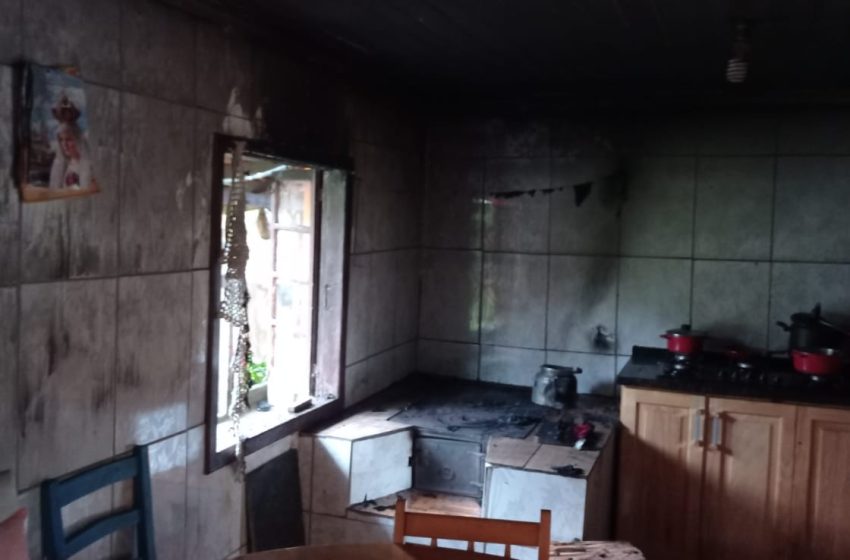  INCÊNDIO: Roupas em varal pegam fogo