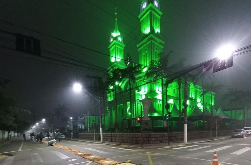  Comunidades começaram tapetes na madrugada