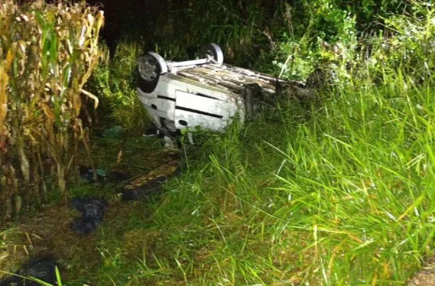  Grávida, bebê e jovens: carro com sete pessoas capota