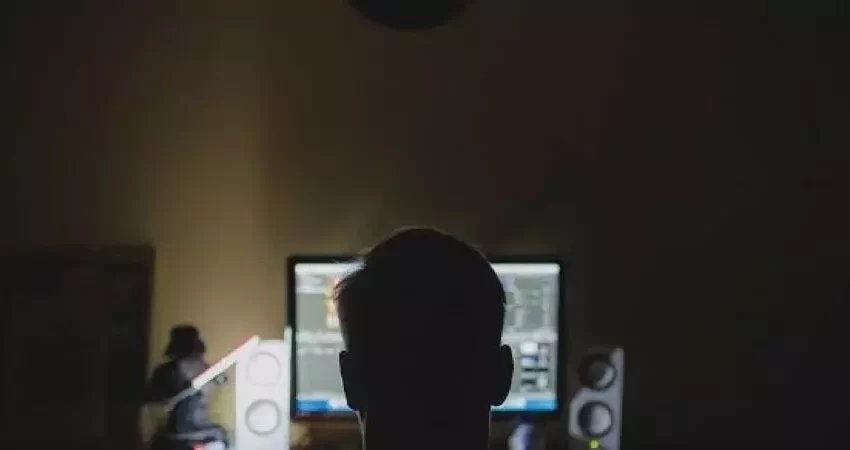  EXTORSÃO: em posse de vídeos íntimos Homem ameaçava mulher