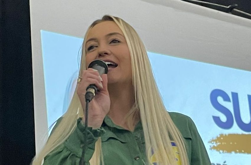  Centenas de apoiadores para candidata tucana