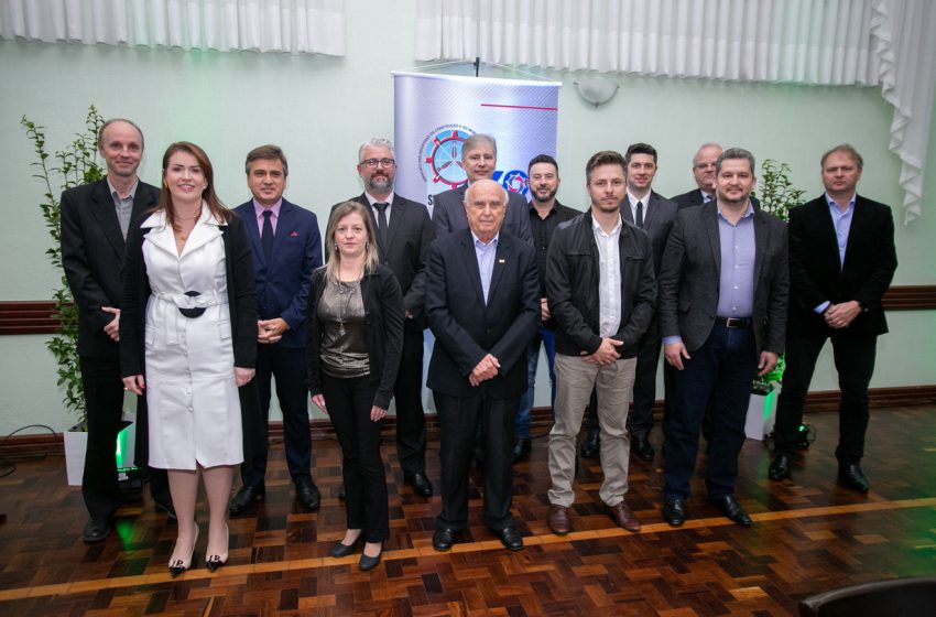  Nova diretoria do SINDUSMOBIL toma posse