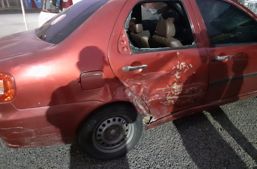  Moto e carro colidem e um homem fica ferido