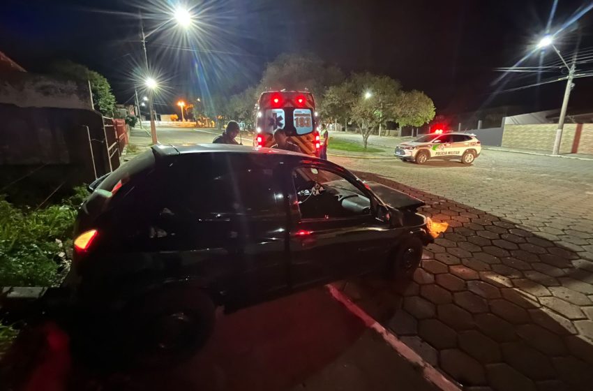  Batida em poste deixa um ferido