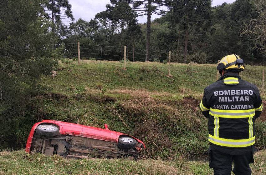 Capotamento no bairro Bela Aliança