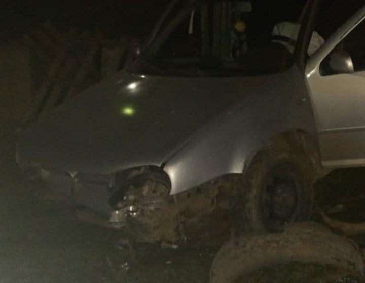  Carro bate em muro e um morre no Colonial