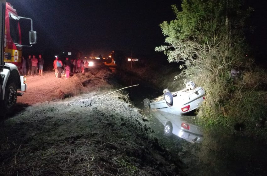  Capotamento e fuga em Canoinhas