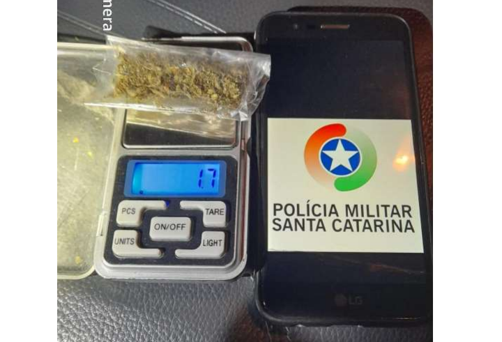  Droga encontrada em veículo