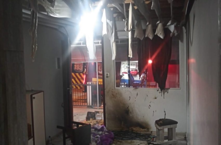  Homem sofre queimaduras na face e mãos