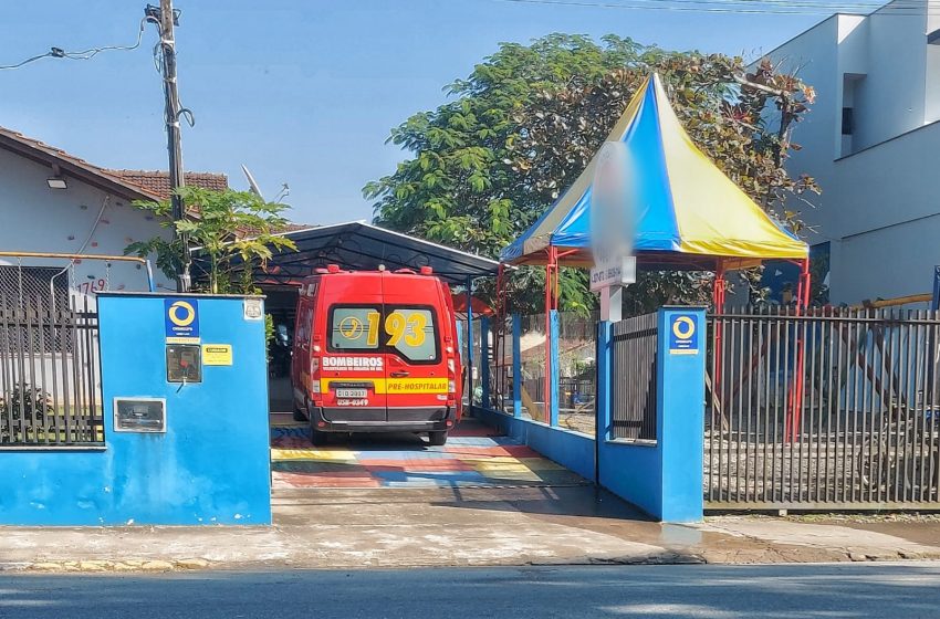  Mulher prendeu a mão em máquina de pão