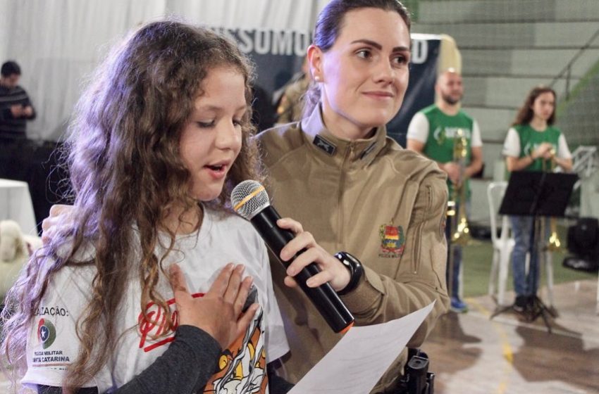  Proerd encantou a noite de mais de 200 crianças