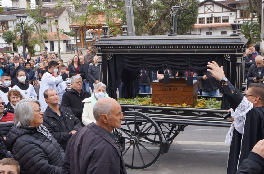  Padre Fidelis e Carroça Funerária, uma parte da história
