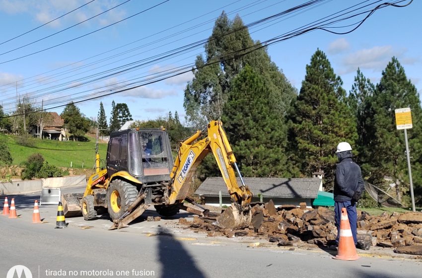  VÍDEO: Seguem as obras de saneamento Na rua das Neves