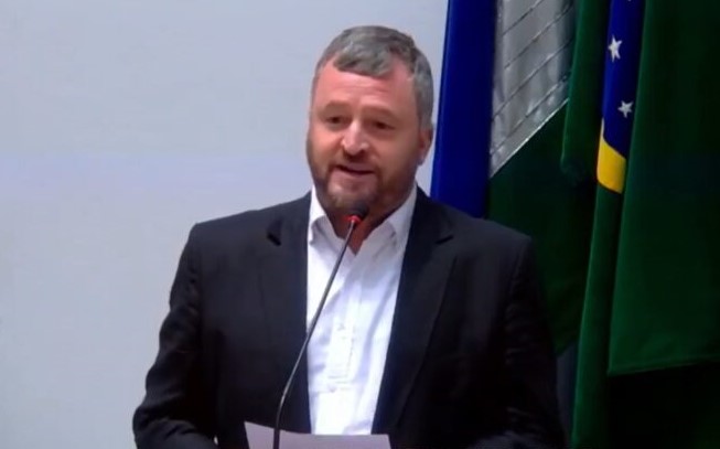  “Deixaram o partido nas mãos de um cara que faz política para se privilegiar”