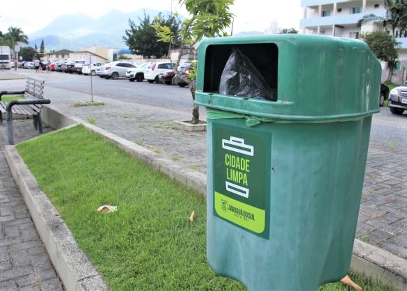  É LEI: Proibido Jogar lixo nas ruas em Jaraguá do Sul