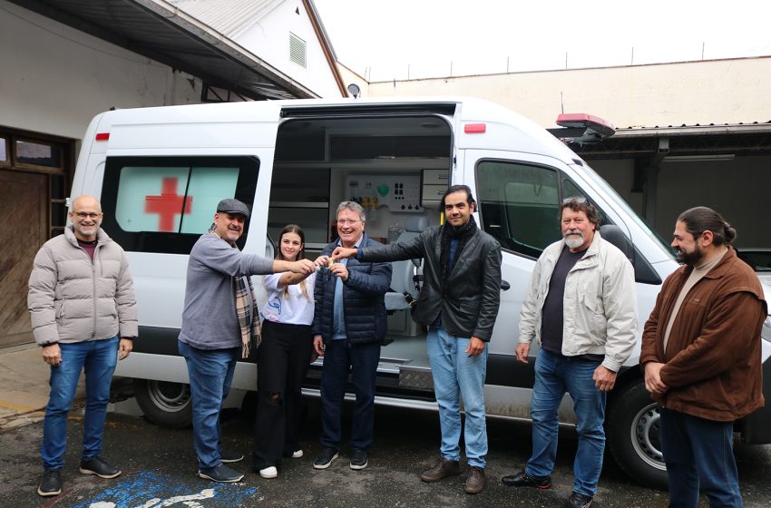  Vereadora Mirim representou a Câmara na entrega de nova ambulância