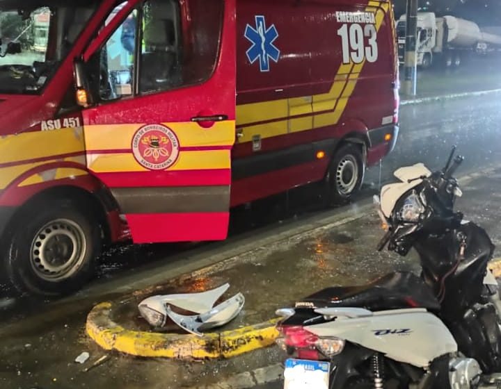  Carro e Moto se envolvem em acidente
